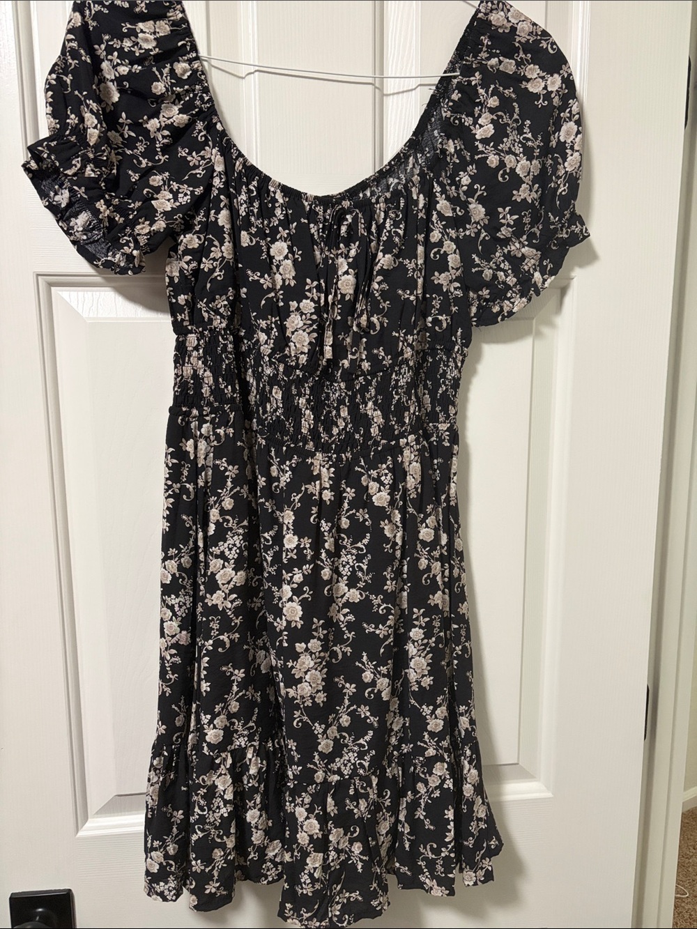 Floral Scoop-Neck Flutter Sleeve Dress in Black and Cream